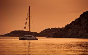 Tour in catamarano al tramonto